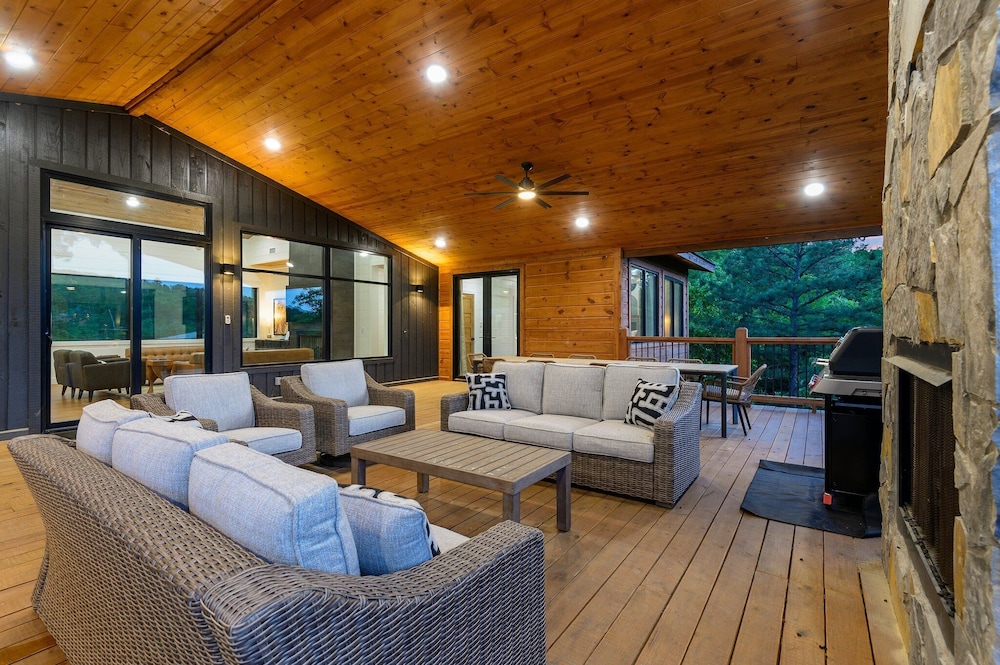 Luxury Retreat in Broken Bow