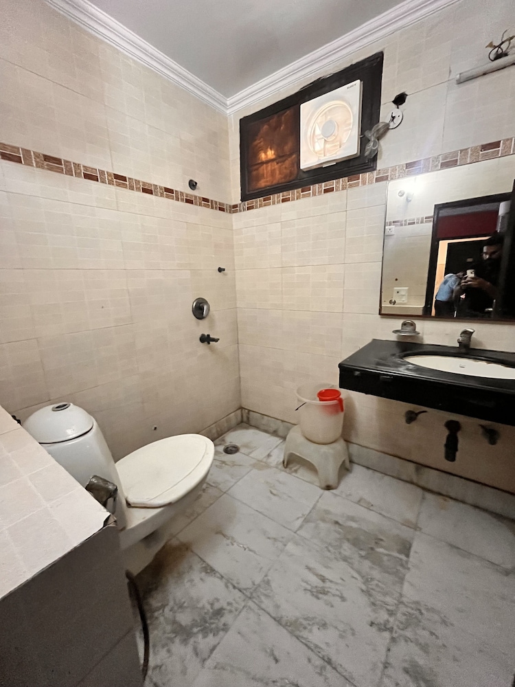 Faridabad Vacations - HOTEL GRAND HIGHWAY - Property Image 9
