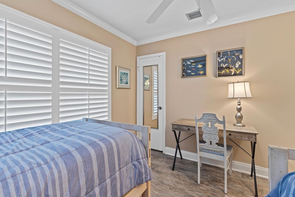 Colony Beach Club 224