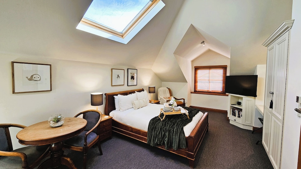 Sandstone Suites