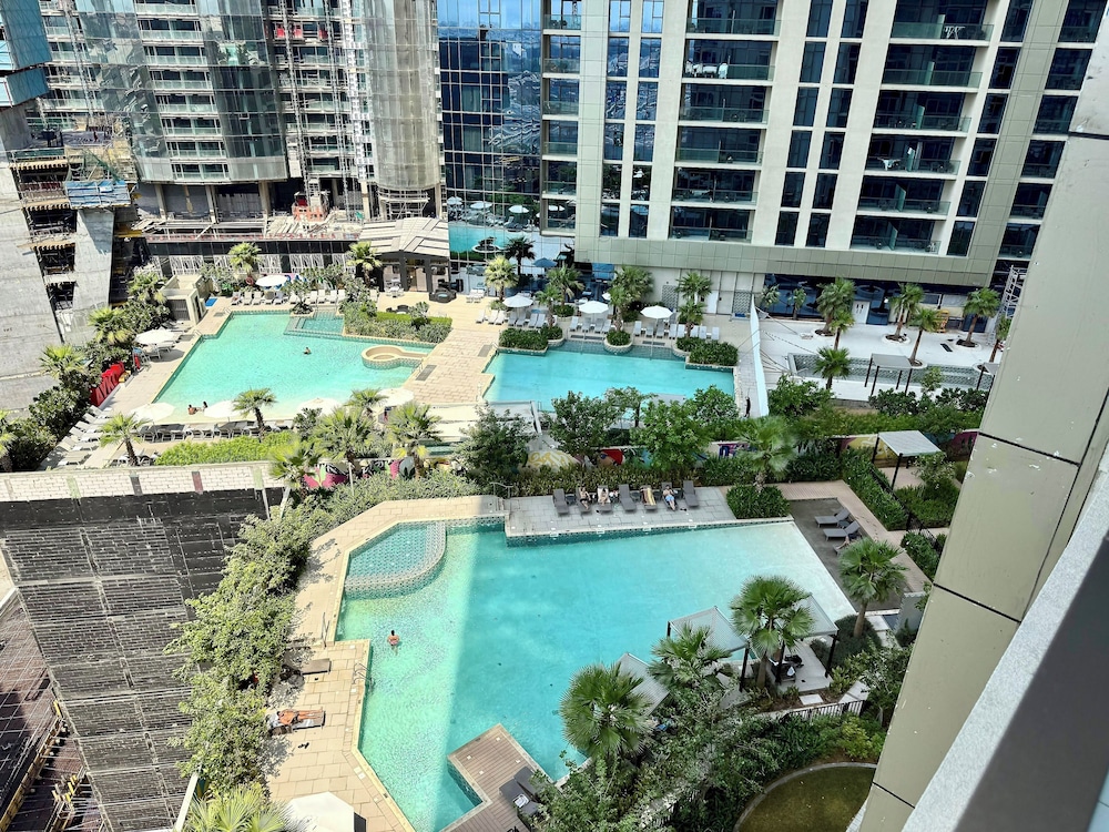 Lux BnB Aykon Tower
