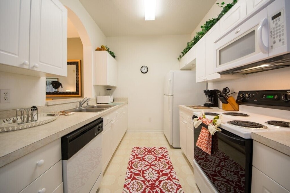 3 Bedroom Condo Near Disney Theme Parks 8102 3 Condo by Redawning - Image 2