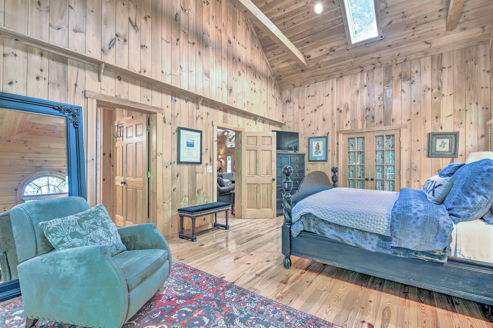 Luxury Cabin w/ Deck < 5 Miles to Sapphire Valley! view 3