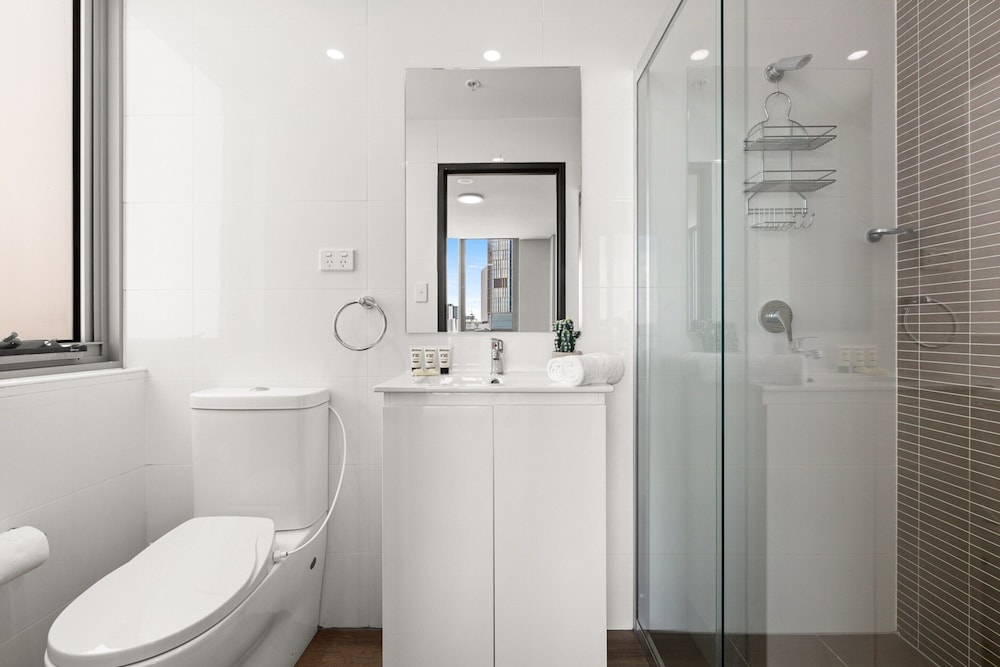 Central 2-bed With Parking & Stunning Views