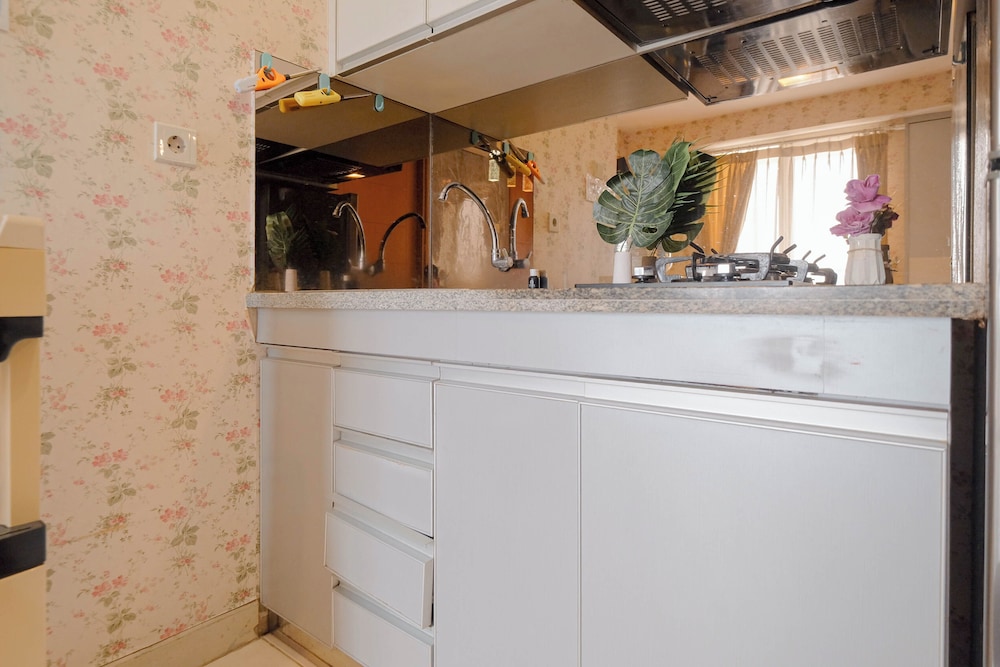 2Br Apartment Connected To Mall At Cinere Bellevue Suites