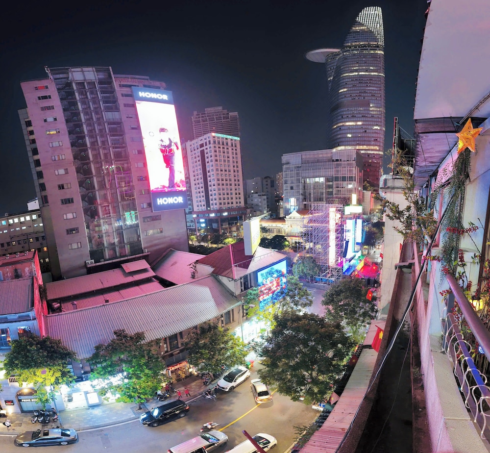 1 BR Nguyen Hue Walking St Bitexco