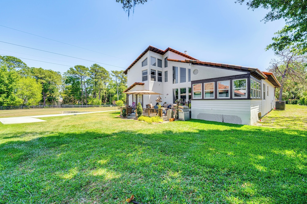 1-acre Backyard & Gym: Spacious Apopka Escape!
