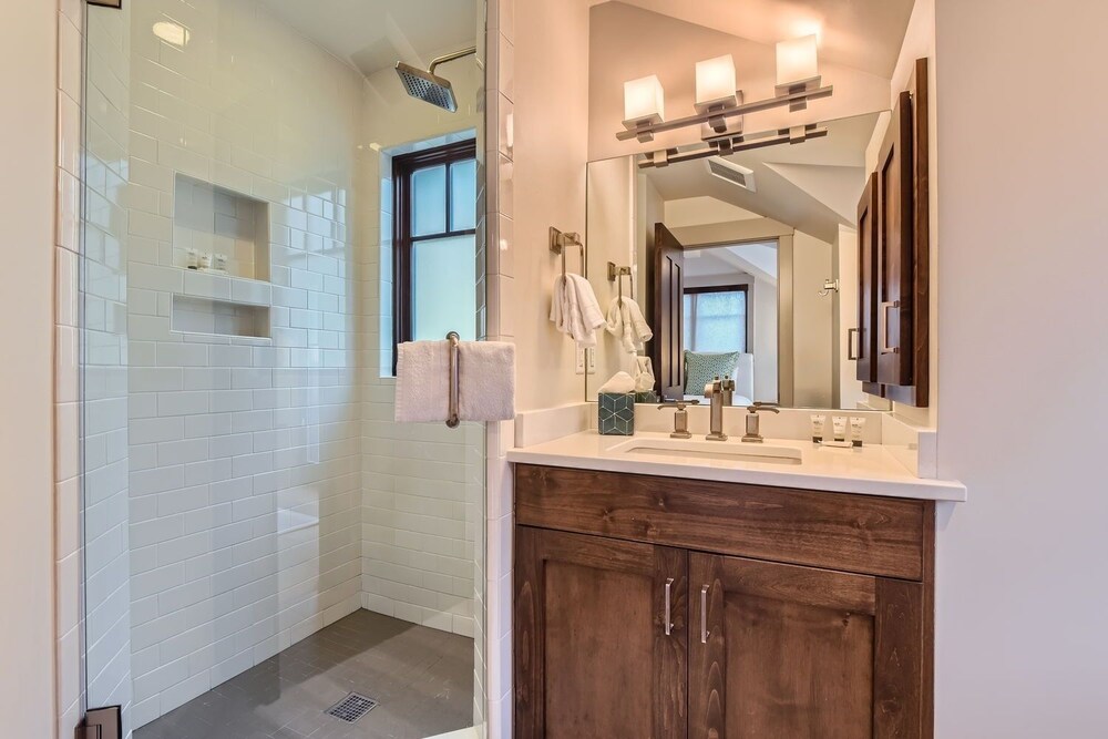 916 Empire Skiers Secret 4 Bedroom Home
