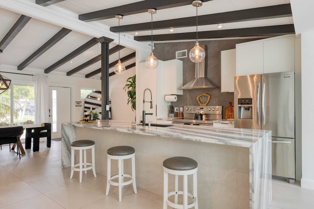 Luxury Waterfront Home w/ Pool, Hot Tub & Dock Near Las Olas Gulfstream