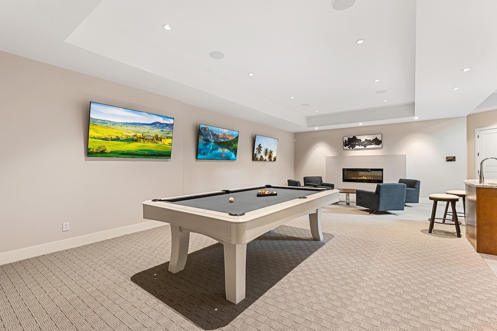 Lakeview Luxury Home in Vineyard w Infinity Pool hot tub