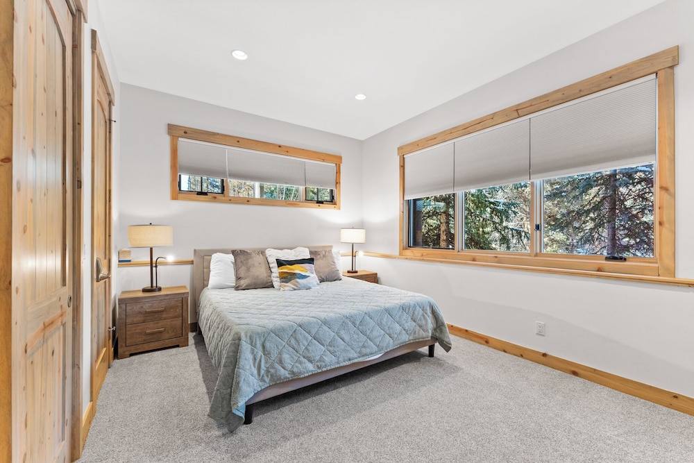 11 Riverwood Drive