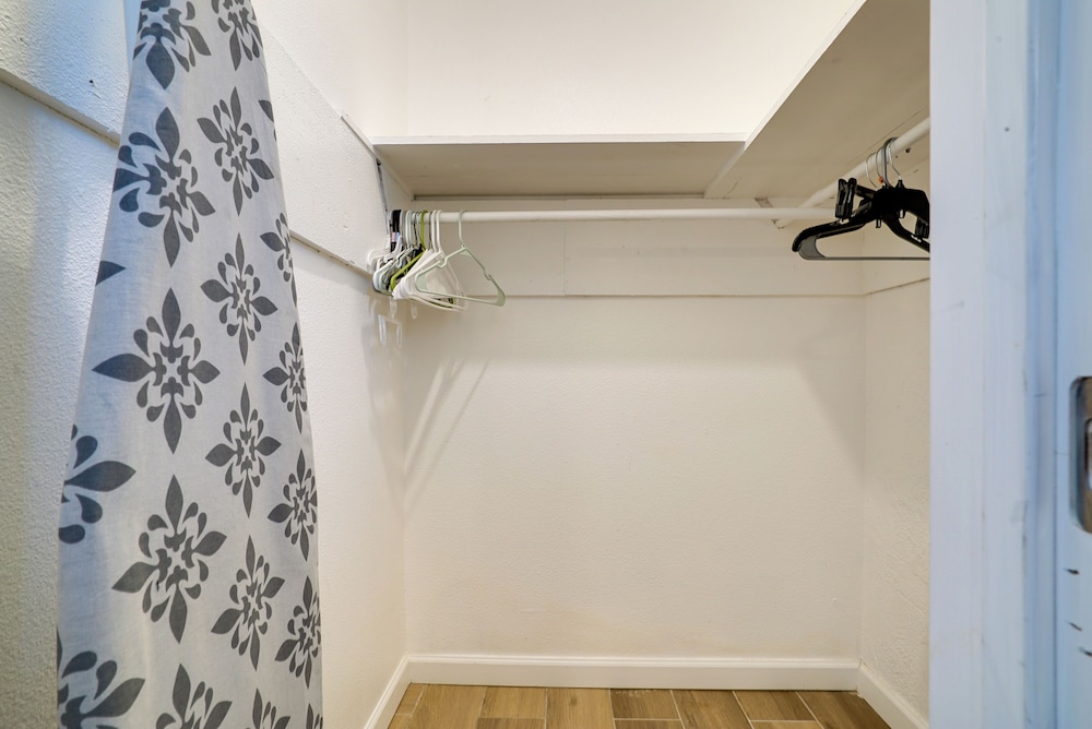 4 Mi to Dtwn El Paso: Pet-friendly Apartment!
