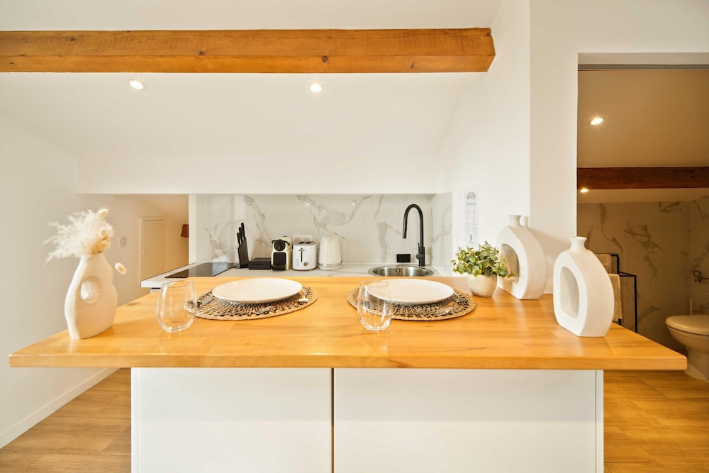 Bright Apartment - AC- 2P - Center of St Tropez