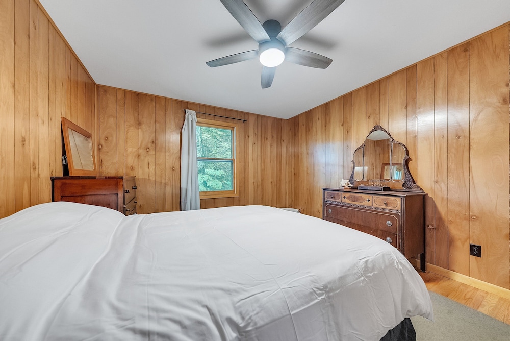 Peaceful Lakefront Getaway On Cayuga Lake 4 Bedroom Cottage