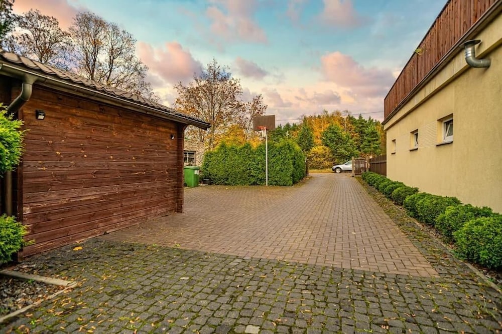 Luxurious Amber Villa With Private Pool and Garden Views