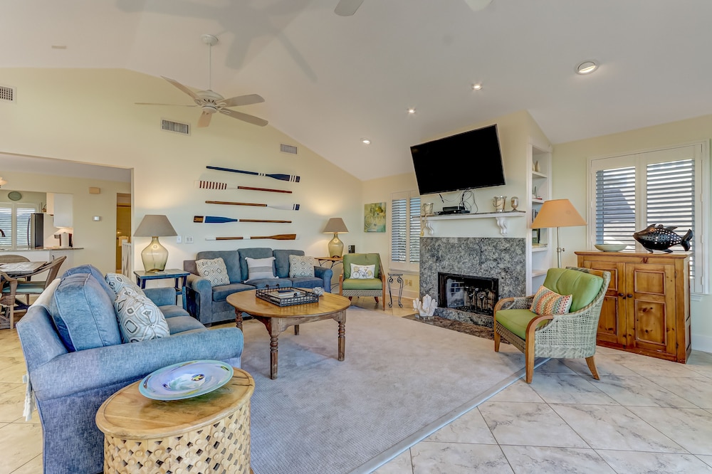 Kingsland Vacations - South Fletcher Spacious Family Friendly Home by RedAwning - Property Image 1
