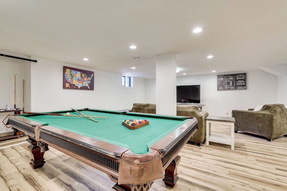 Group Getaway w/ Fenced Yard & Pool Table in Wrens