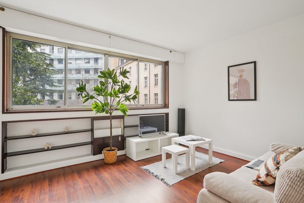 Chic 1BR Steps from Opéra Garnier