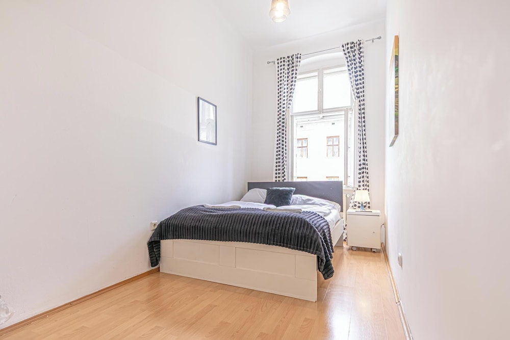Long Stay 3BR Apartment Near Center