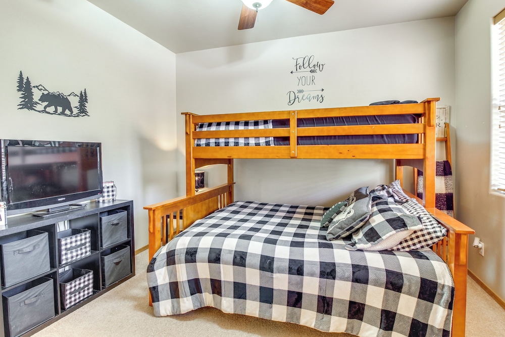 Outdoor Oasis: Family-friendly Cabin in Show Low!
