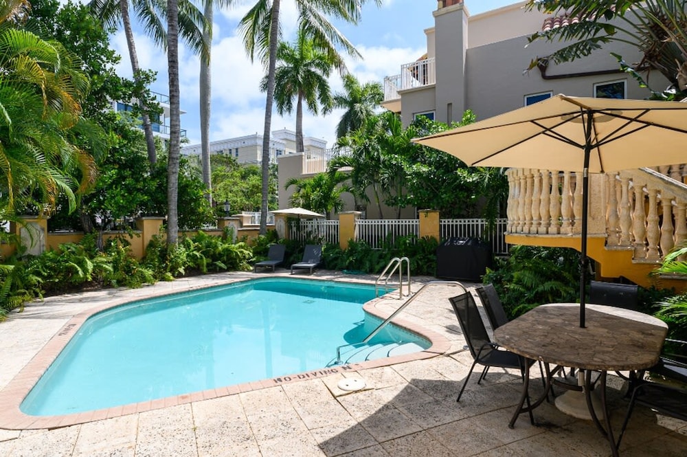 Spacious Beach Apt in Las Olas Blvd