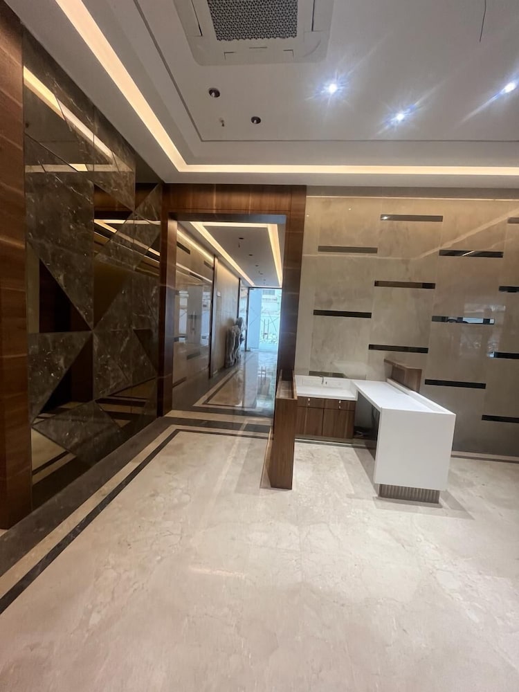 Hsquare Service Apartment Goregaon