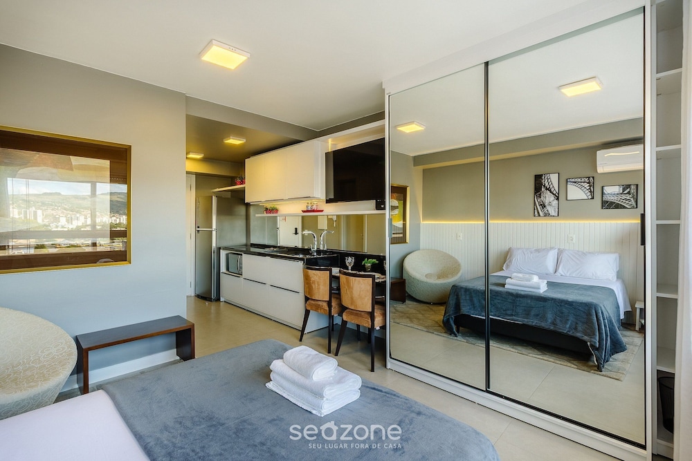Studio in Building With Pool Con1206