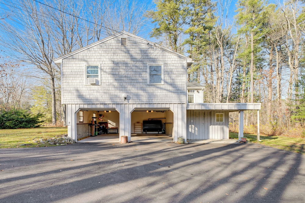 1 Mi to Maine Street! Mcm-style Home in Brunswick