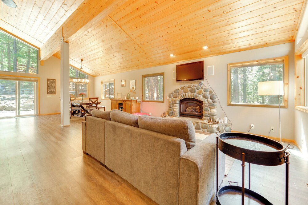 Near Ski Resorts & Trails: Truckee Home w/ Hot Tub