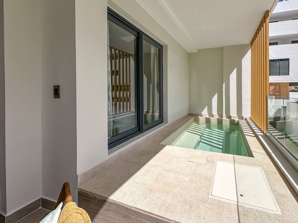Spectacular Brand new Beach Condo