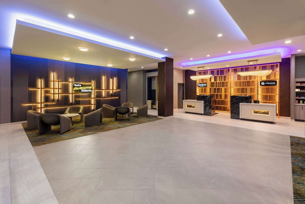 La Quinta Inn & Suites by Wyndham DeSoto
