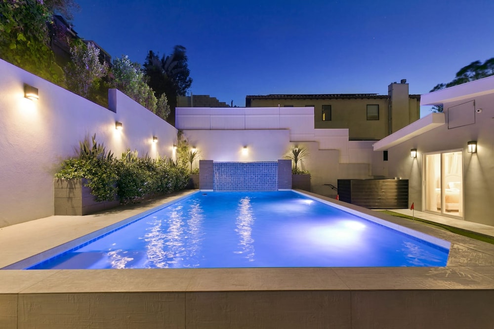 Hollywood Hills Heatpool BBQ Prime Location