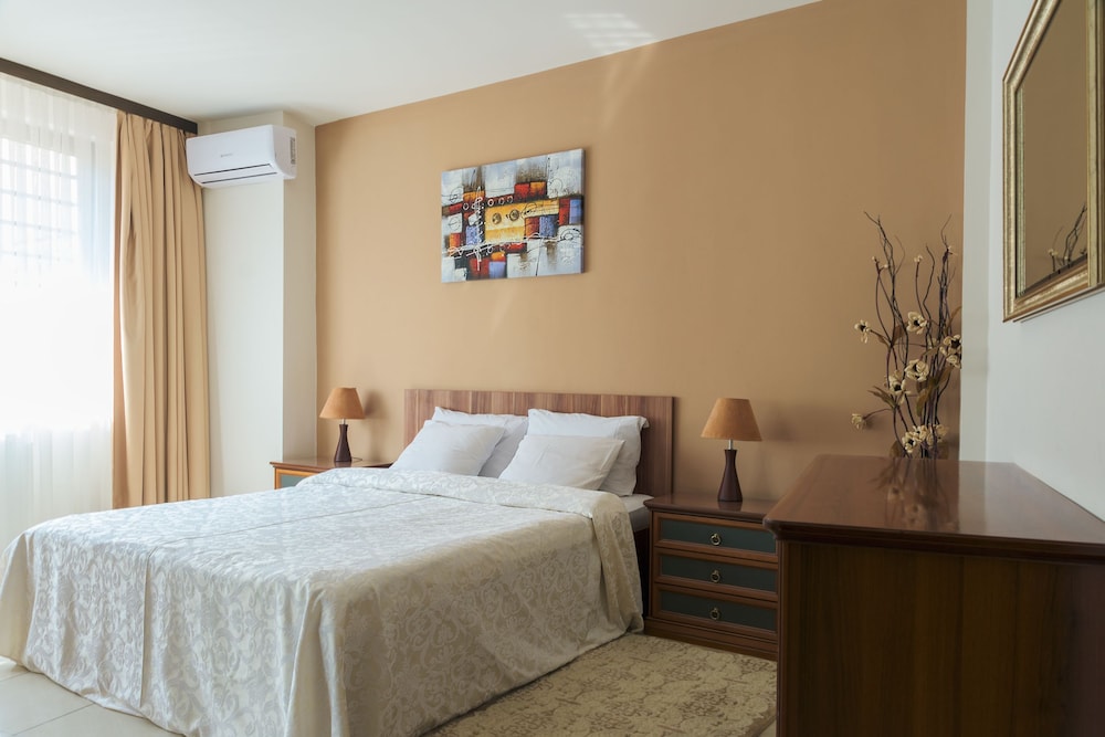 Maxxy Apartments view 3