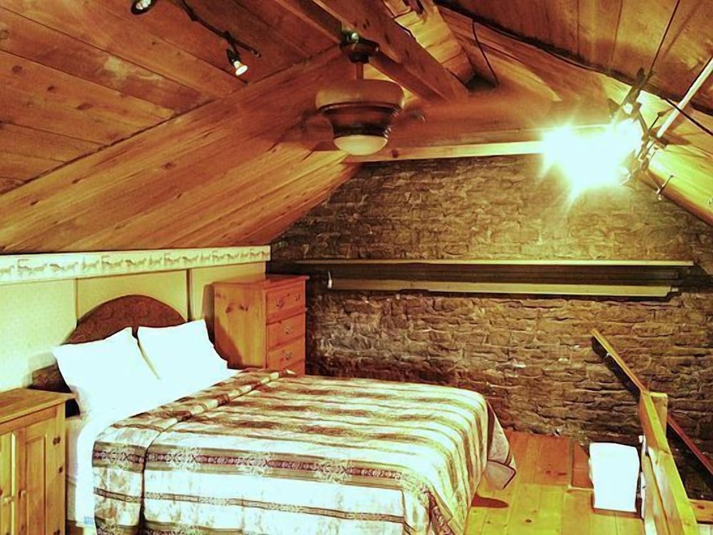 Brockville Vacations - The Noble Suites - Property Image 65