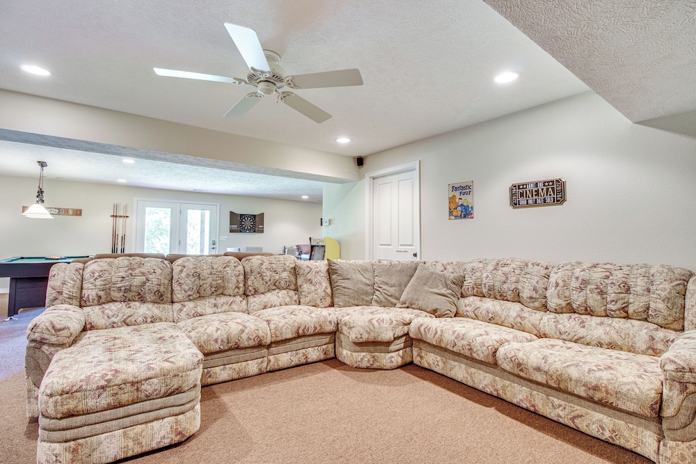 Near Bull Shoals Lake: Spacious Golfer's Getaway!