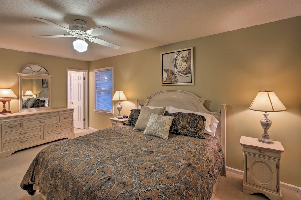 Spacious Family Home - 17 Miles to Winston-salem!, photo 4