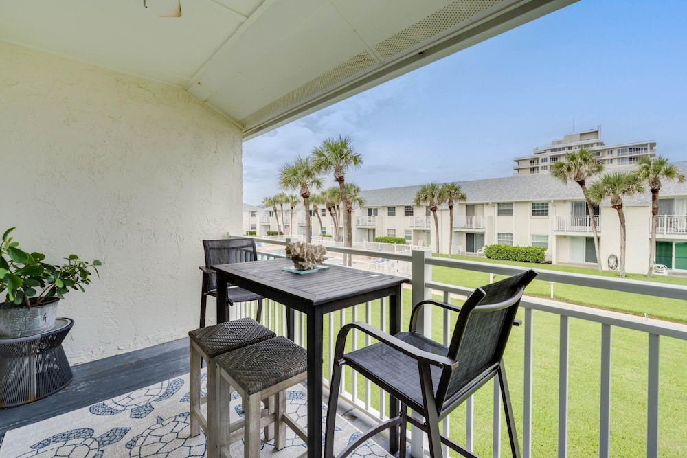 Colony Beach Club 249