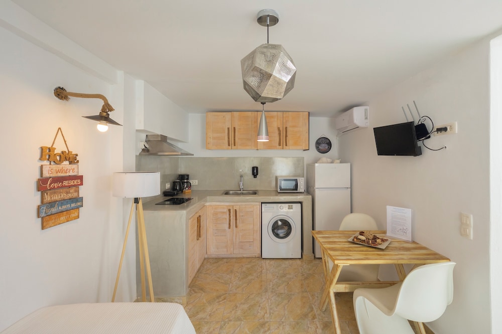 Loukas & Emma Eco Houses
