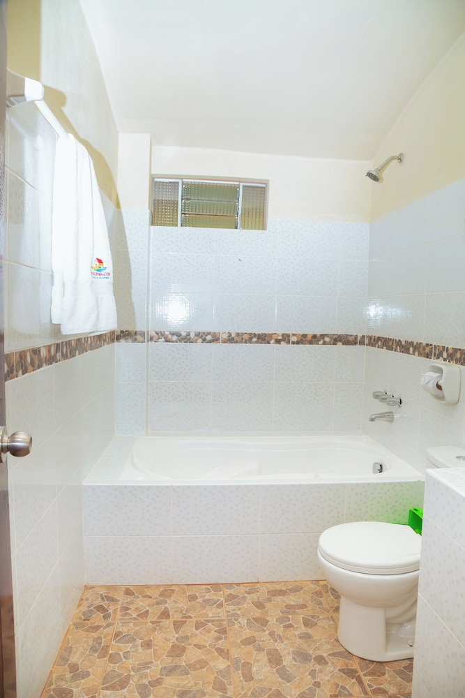 LUQUINA LODGE