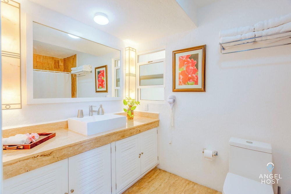 Deluxe Suites at Villas Tropical