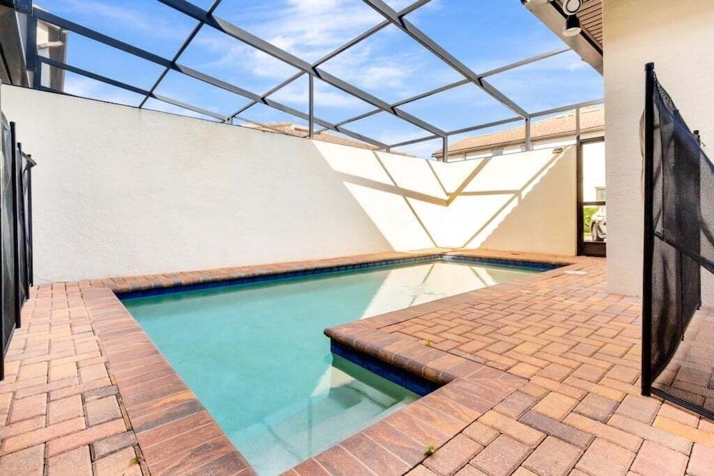 Beautiful Tranquil Relaxing Home With Private Pool 4 Bedroom Townhouse
