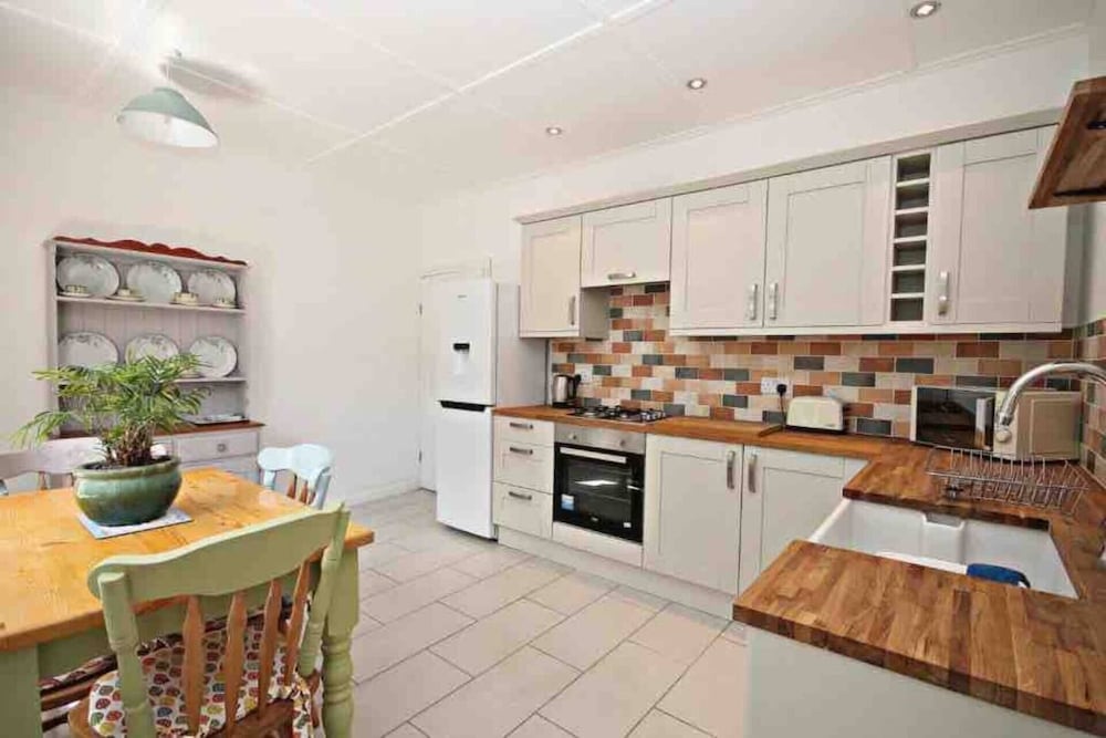 Charming 2-bed Cottage in the Heart of Stanhope view 4