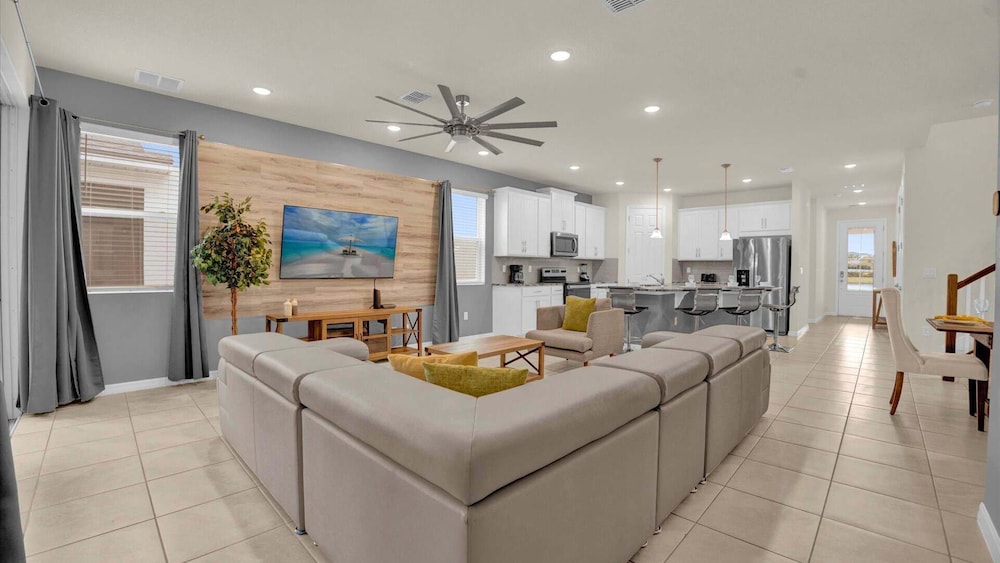 Upstay: Large Resort Home w Private Pool & Hot Tub
