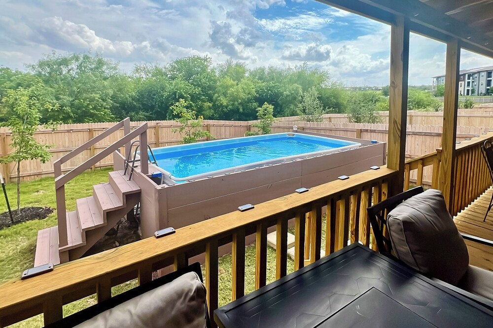 6 Mi to Lackland Afb: Hot Tub, Pool & Game Room!