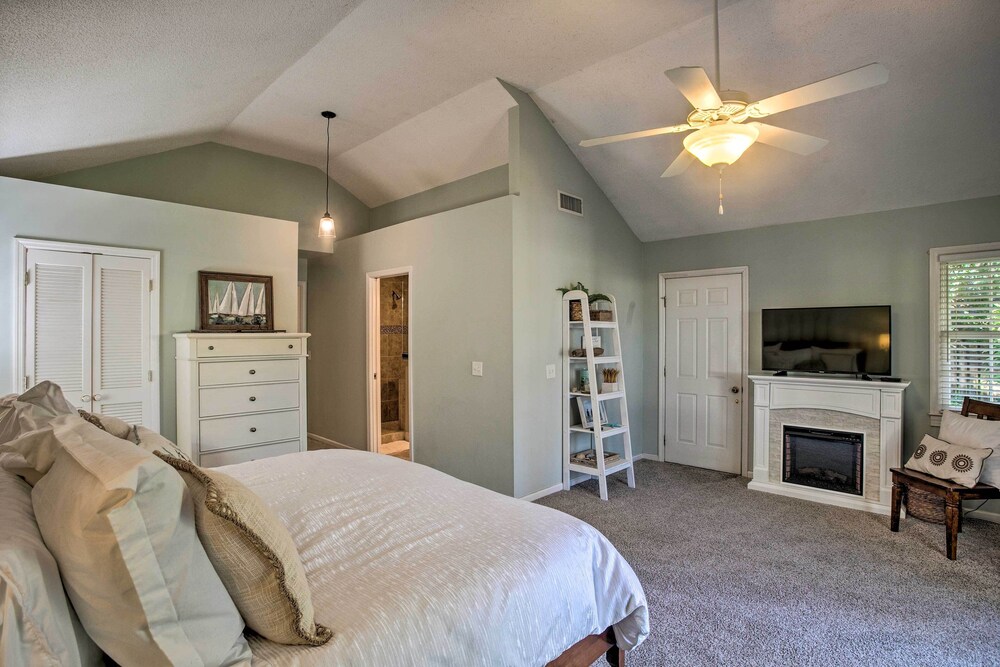 St Simons Island Vacations - Charming Simons Cottage w/ Porch: Half Mi to Beach - Property Image 5