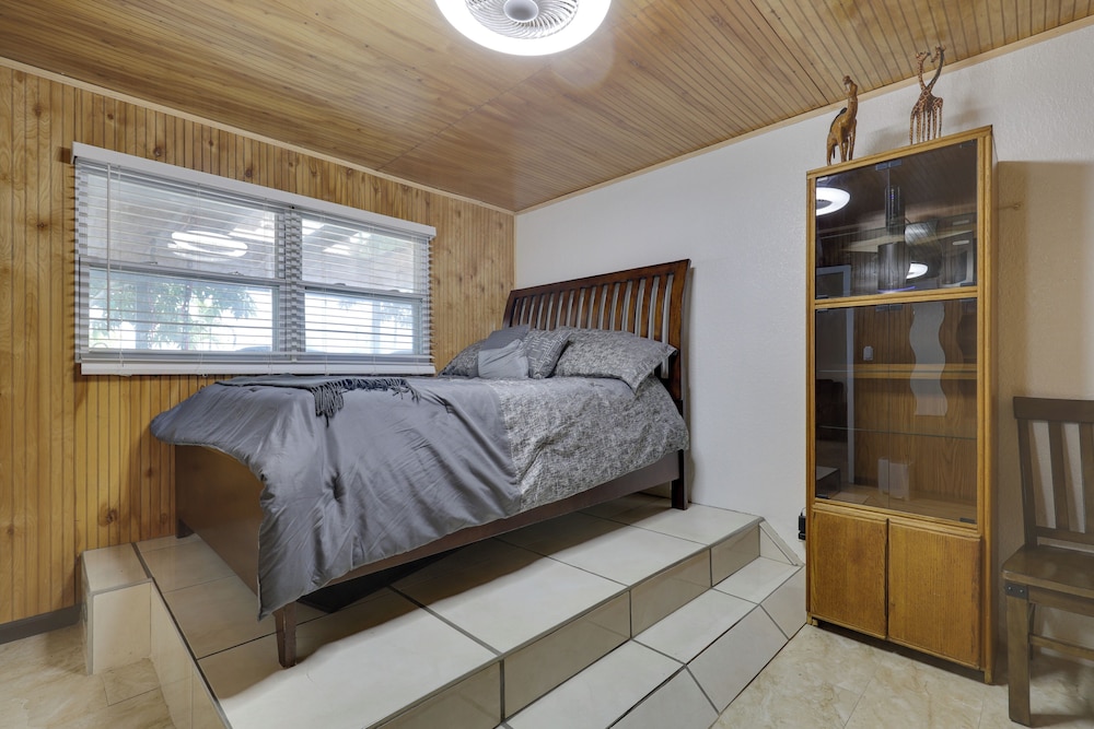 Lakefront Getaway w/ Dock Near Las Olas Beach