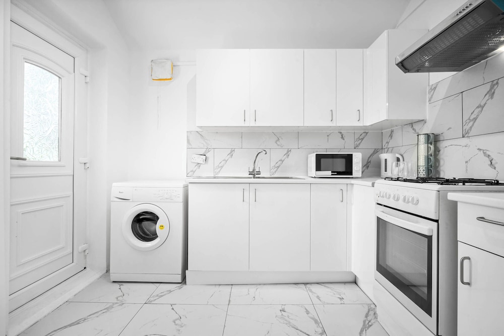 Apartment 1 Bedroom,sleeps6,parking