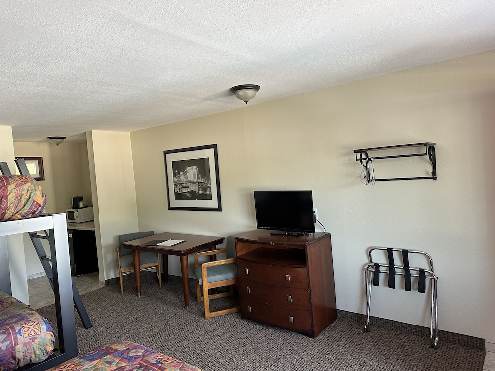 All Star Inn & Suites