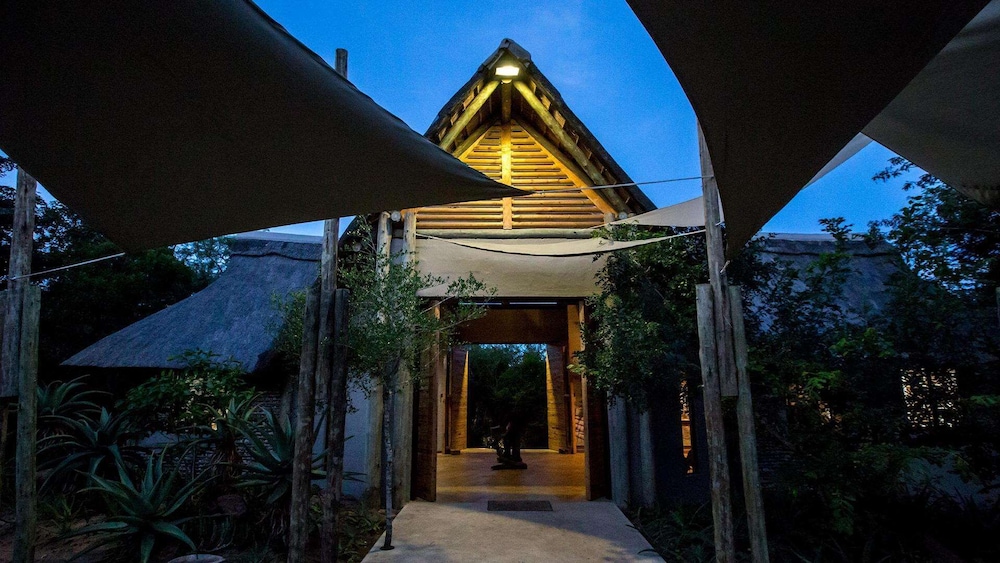 Royal Thonga Safari Lodge