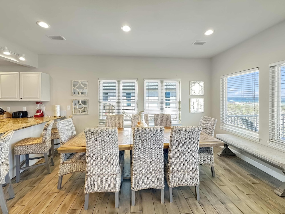 Pass Time - Beachfront for 24